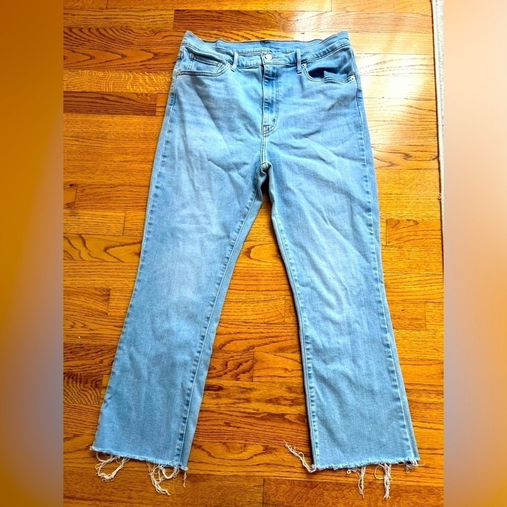 Levi’s Women’s Denim High Rise Jeans Size 32 Raw Hem Mom Jean Straight Leg